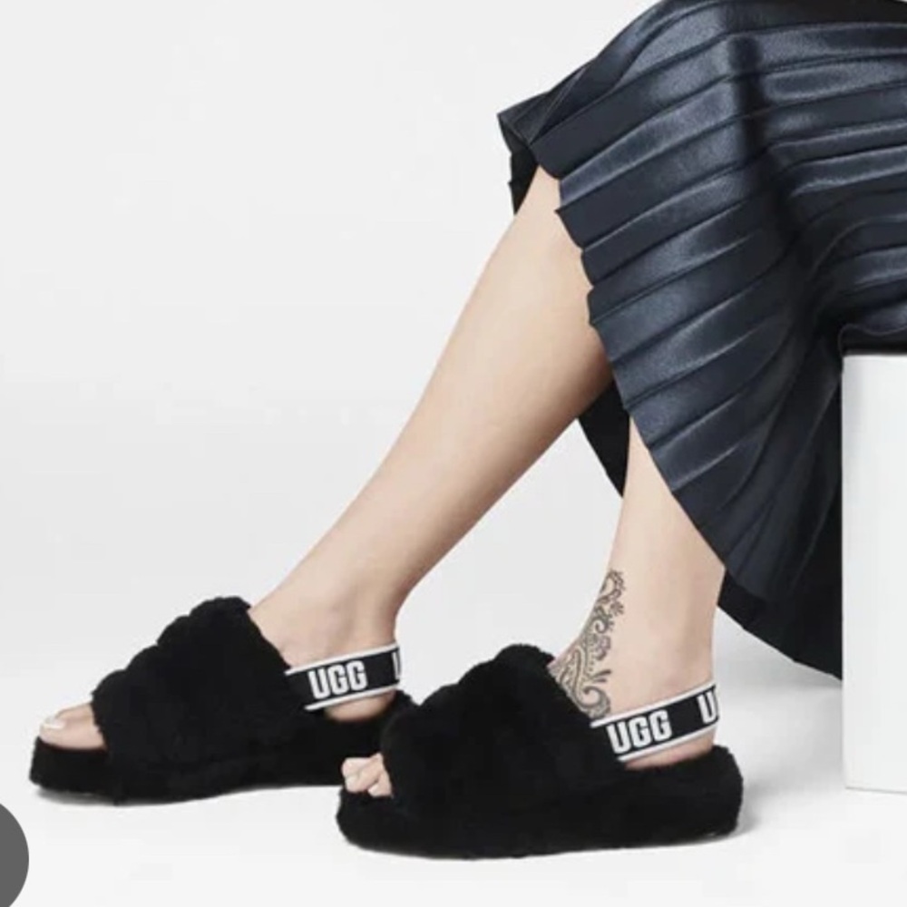 UGG Women's Black Fluffy Slippers